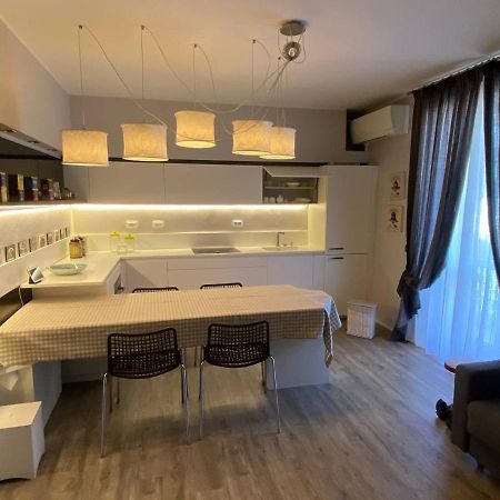 Desenzano Luxury Apartment ديسينسانو ديل غاردا المظهر الخارجي الصورة