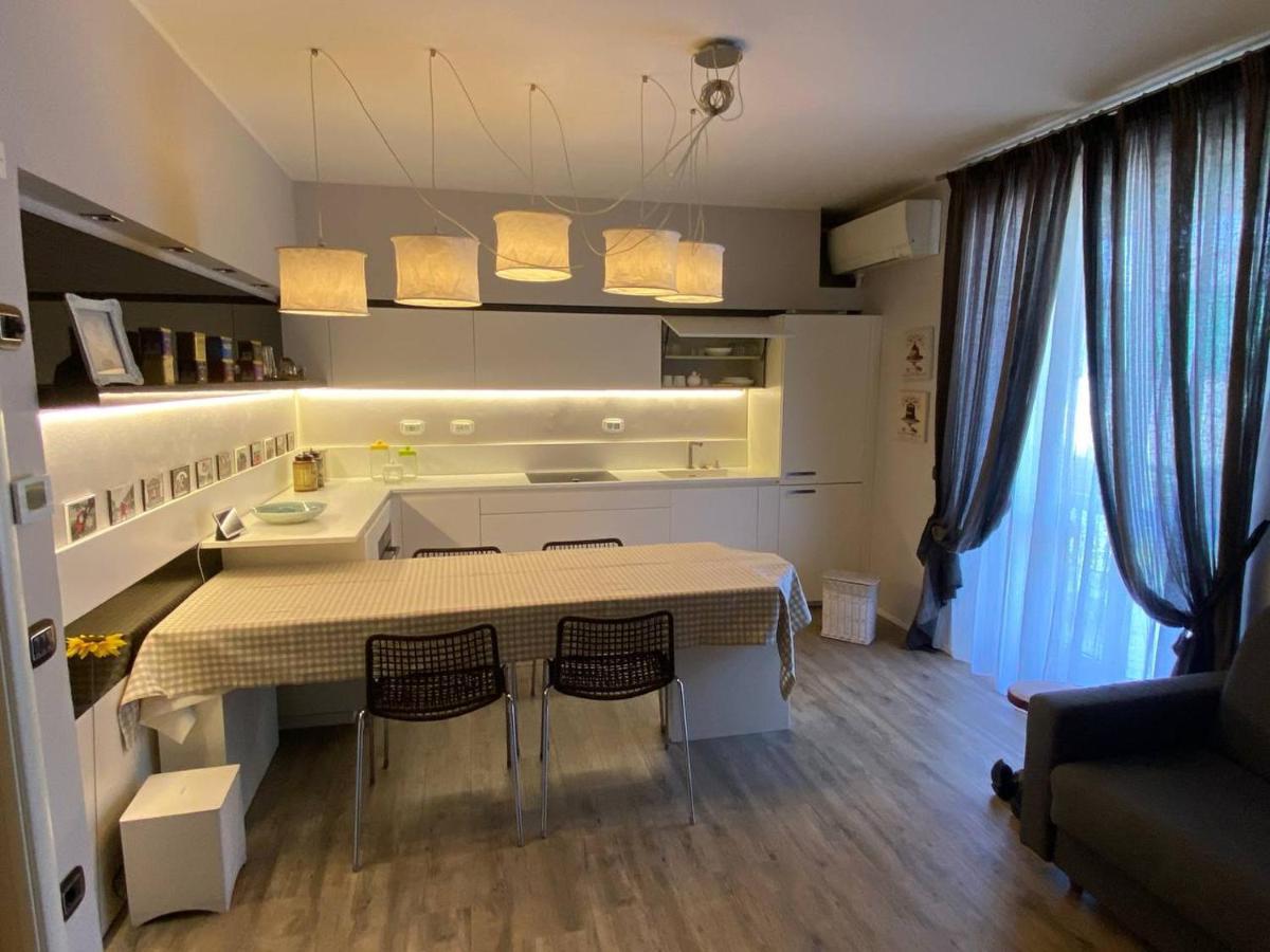 Desenzano Luxury Apartment ديسينسانو ديل غاردا المظهر الخارجي الصورة