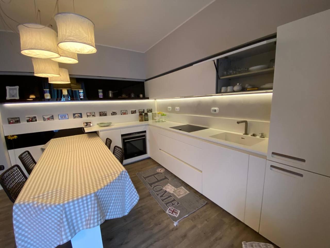 Desenzano Luxury Apartment ديسينسانو ديل غاردا المظهر الخارجي الصورة