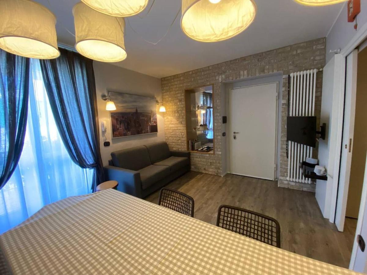 Desenzano Luxury Apartment ديسينسانو ديل غاردا المظهر الخارجي الصورة