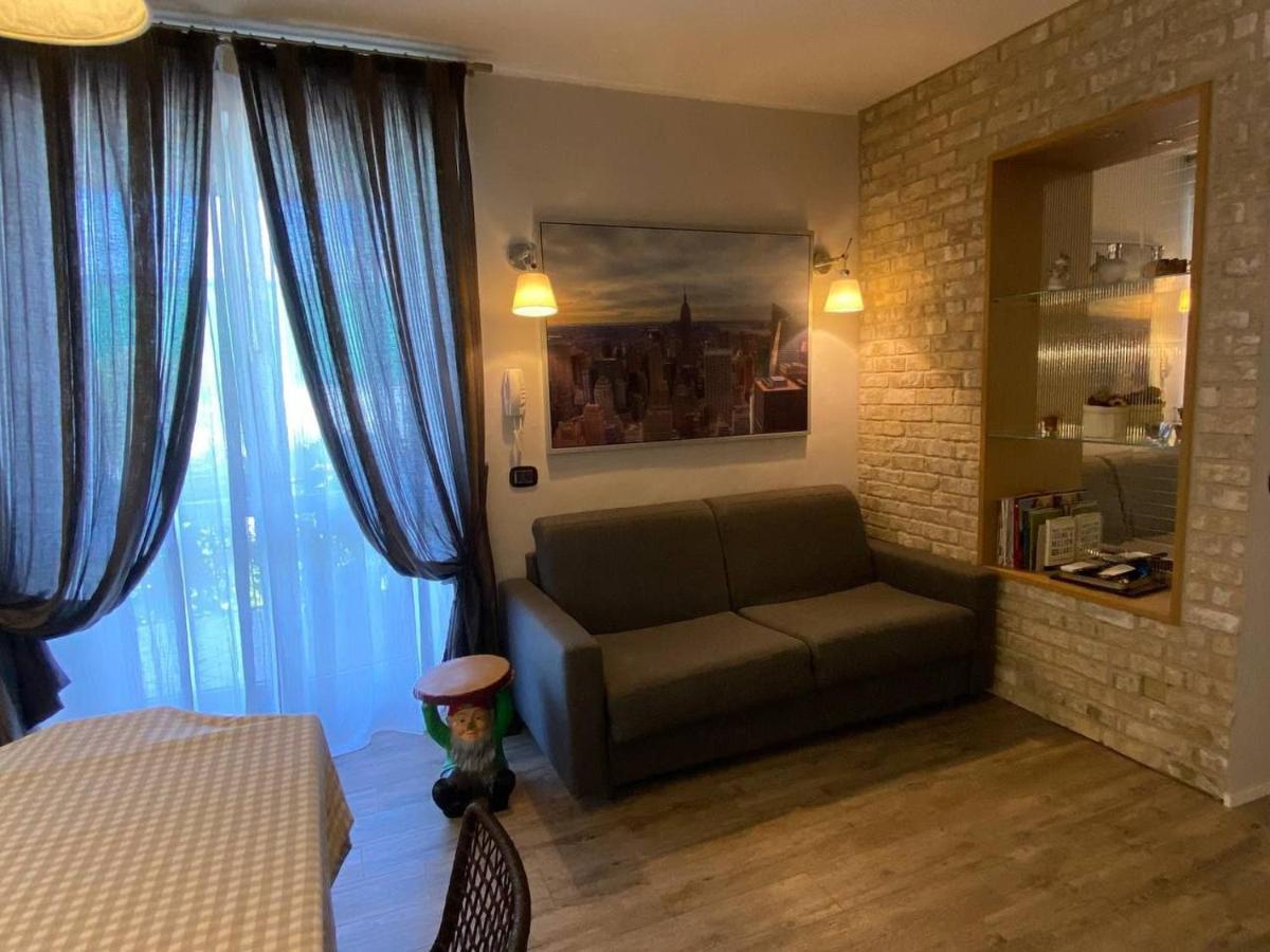 Desenzano Luxury Apartment ديسينسانو ديل غاردا المظهر الخارجي الصورة