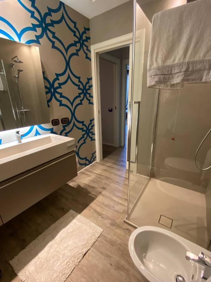 Desenzano Luxury Apartment ديسينسانو ديل غاردا المظهر الخارجي الصورة