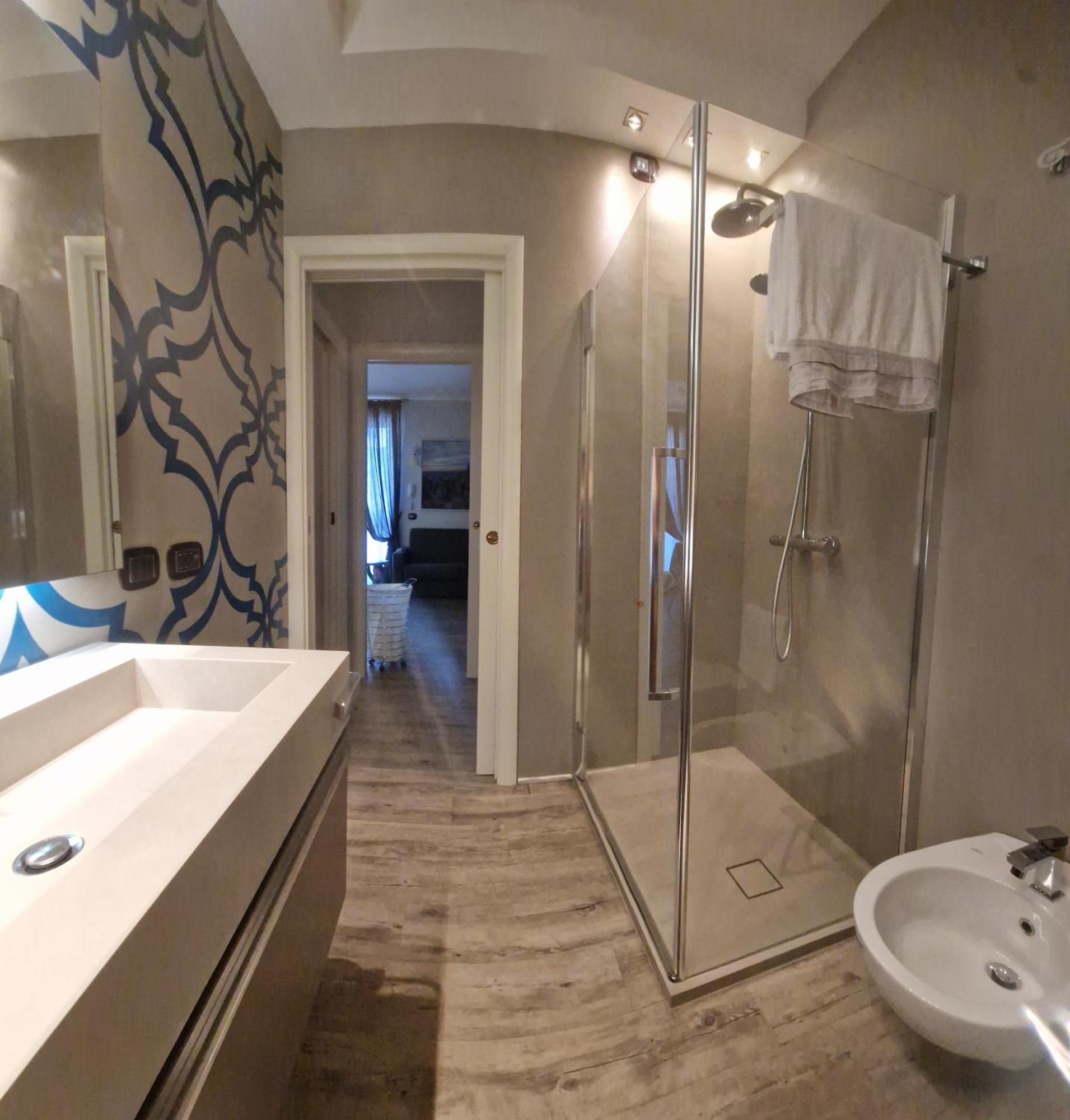 Desenzano Luxury Apartment ديسينسانو ديل غاردا المظهر الخارجي الصورة
